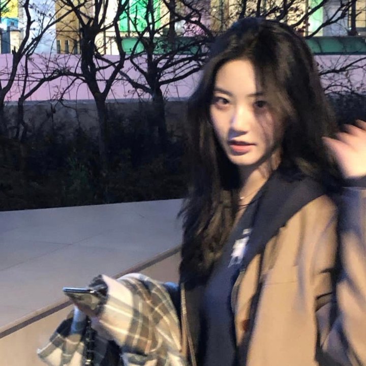 三女性